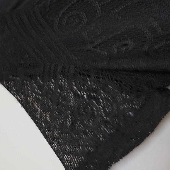 Black textured fringe formal dress. - Picture 3 of 4